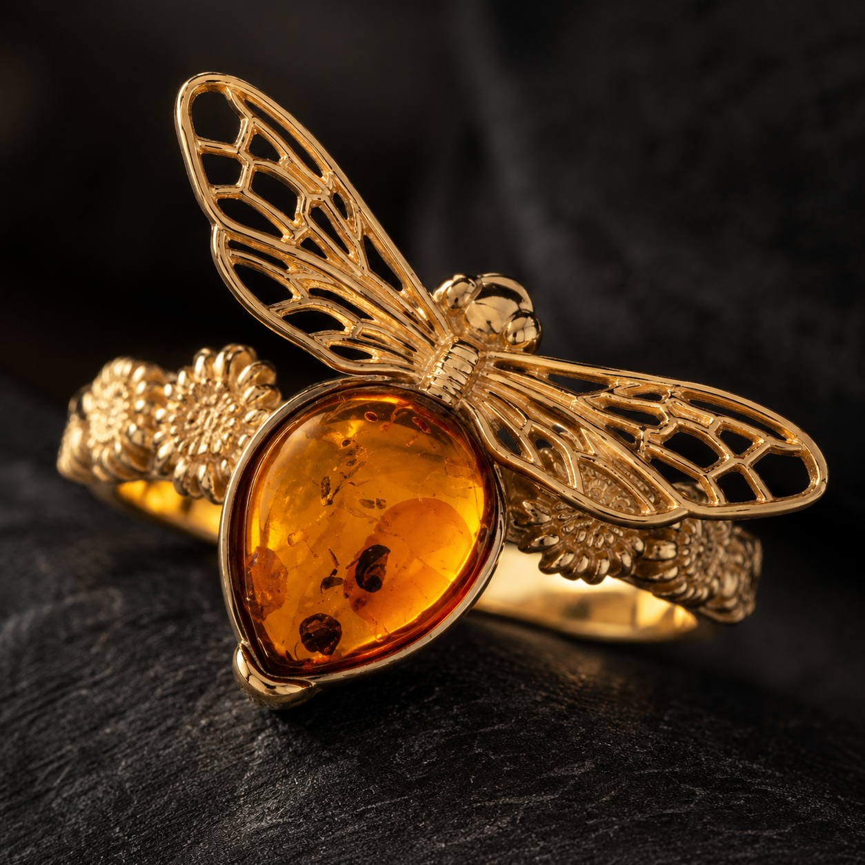 The Amber Bee Ring – Cognac