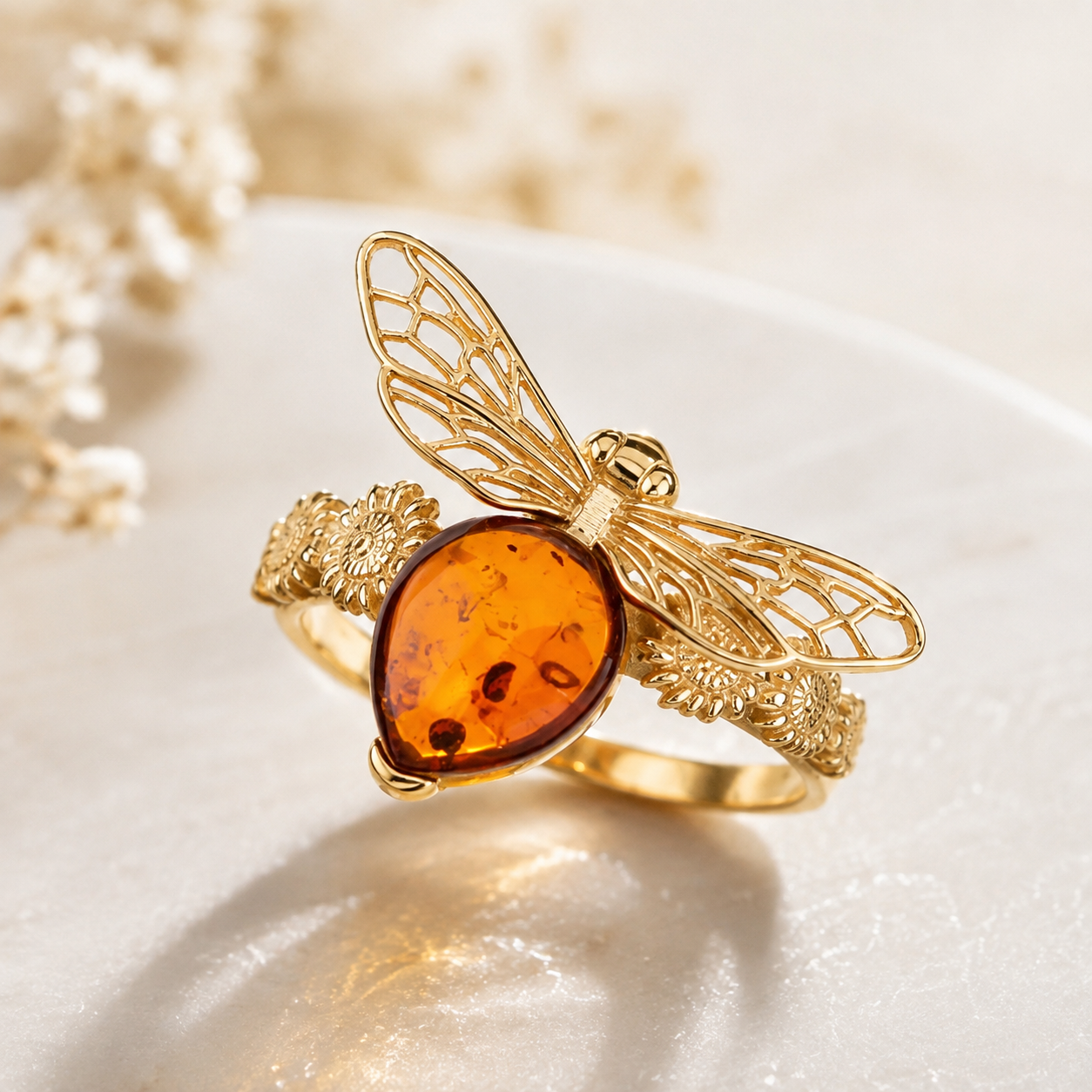 The Amber Bee Ring – Cognac