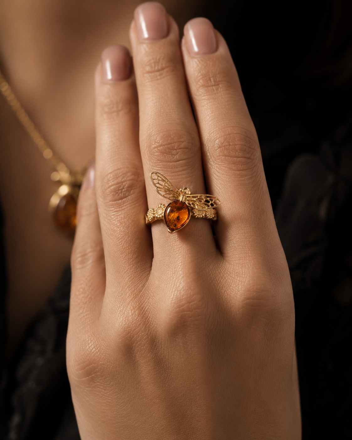 The Amber Bee Ring – Cognac